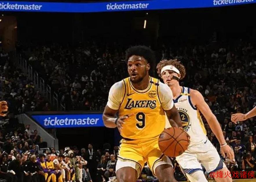 布朗尼砍17分4板3抢断 勇士狂胜湖人58分喜迎6连胜 布朗尼砍17分4板3抢断 勇士狂胜湖人58分喜迎6连胜