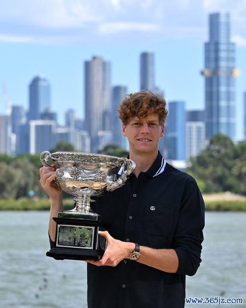 辛纳澳网男单成功卫冕，兹维列夫大满贯再获亚军